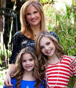 Melissa Gisoni with her children on a vacation. Melissa Gisoni Bio, Wiki, Personal life, Husband, Children & Net Worth